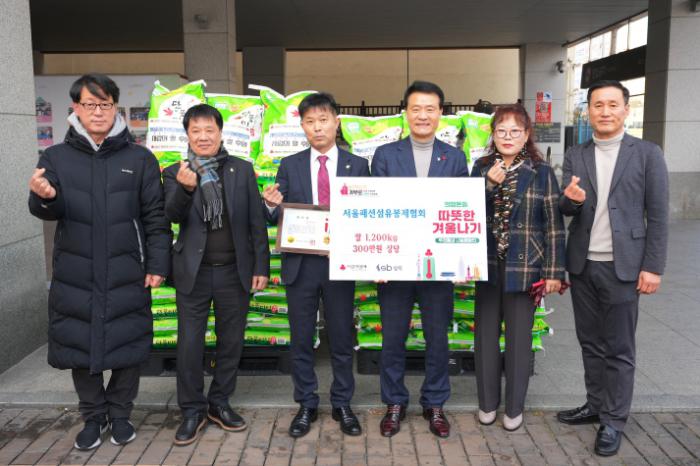 서울패션섬유봉제협회, 성북구에 따뜻한 마음 담아 쌀 1,200kg 기부